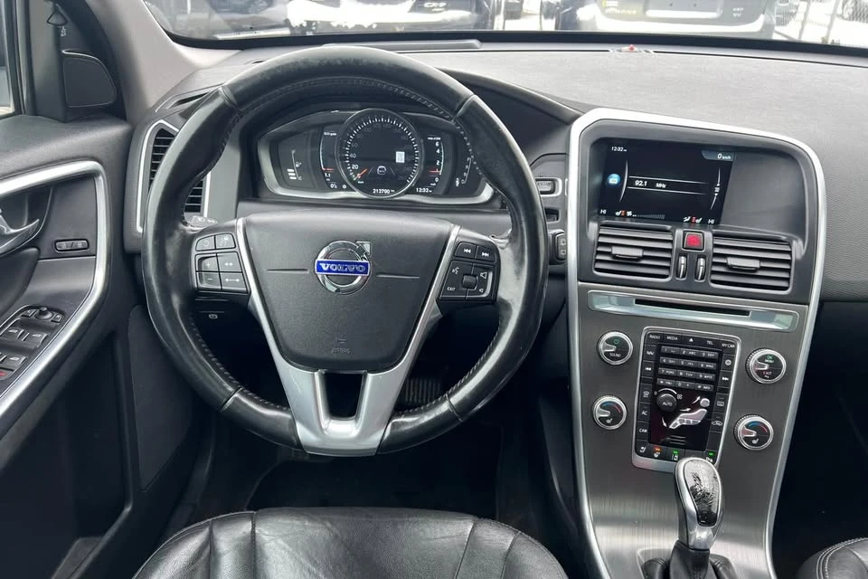 2016 Volvo XC60 1st Gen - Image 17 of 20