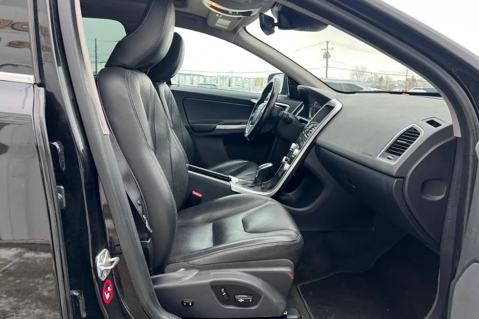 2016 Volvo XC60 1st Gen - Image 12 of 20