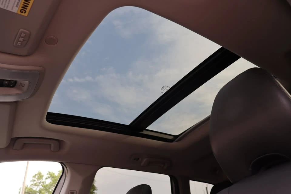 2016 Volvo XC60 1st Gen - Image 17 of 20