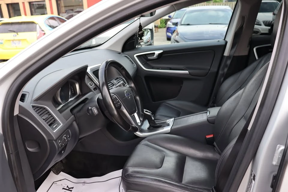 2016 Volvo XC60 1st Gen - Image 5 of 20
