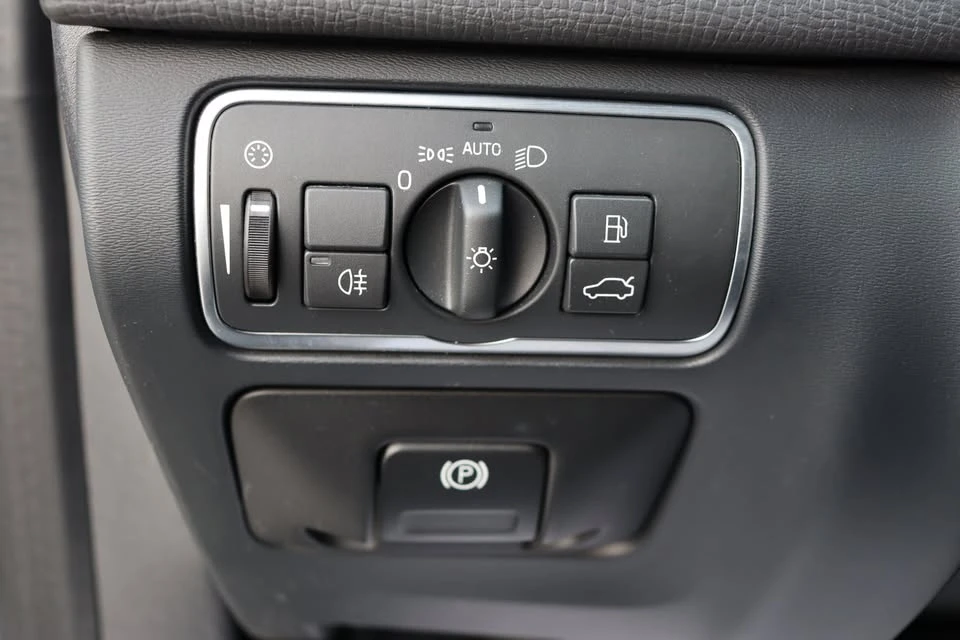 2016 Volvo XC60 1st Gen - Image 8 of 20
