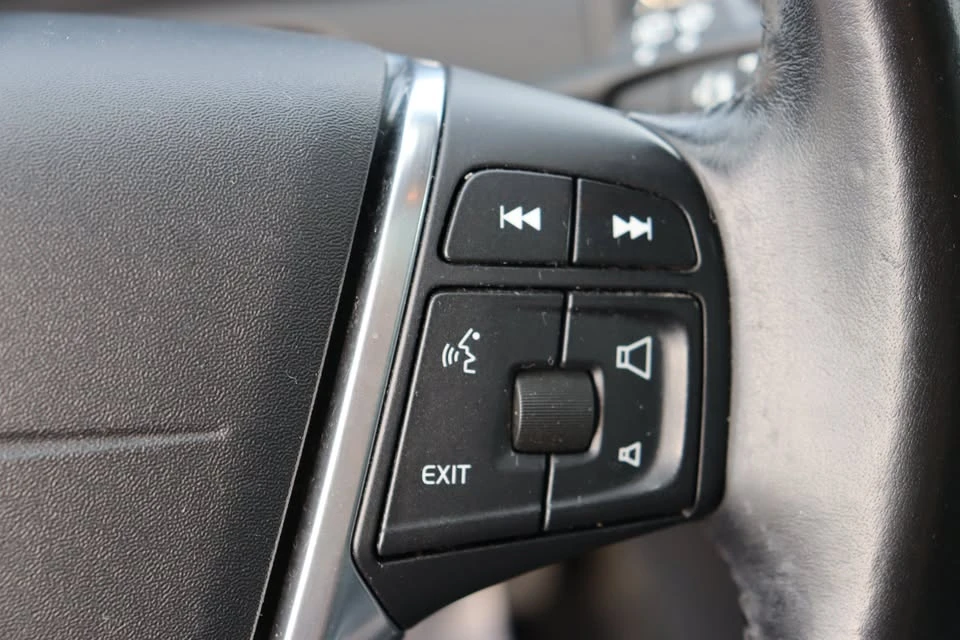 2016 Volvo XC60 1st Gen - Image 14 of 20