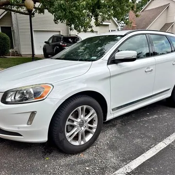 2016 Volvo XC60 T5 Sport Utility 4D