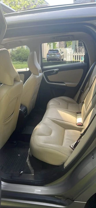 2016 Volvo XC60 1st Gen - Image 5 of 7