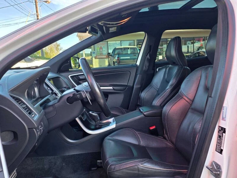 2016 Volvo XC60 1st Gen - Image 13 of 19