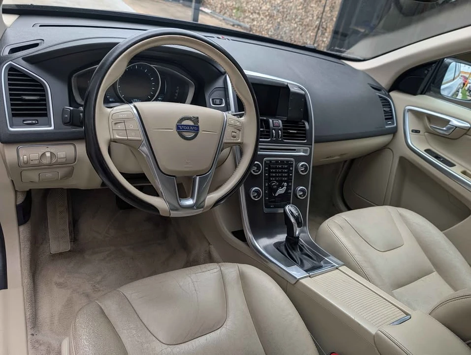 2016 Volvo XC60 1st Gen - Image 12 of 13