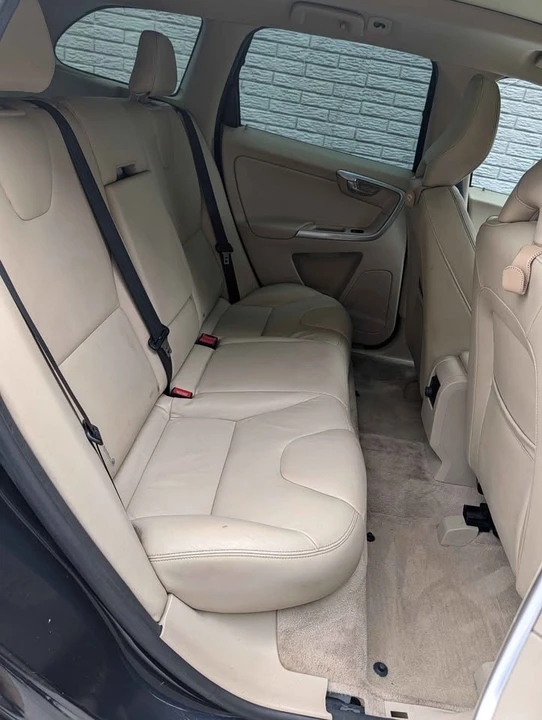 2016 Volvo XC60 1st Gen - Image 8 of 13