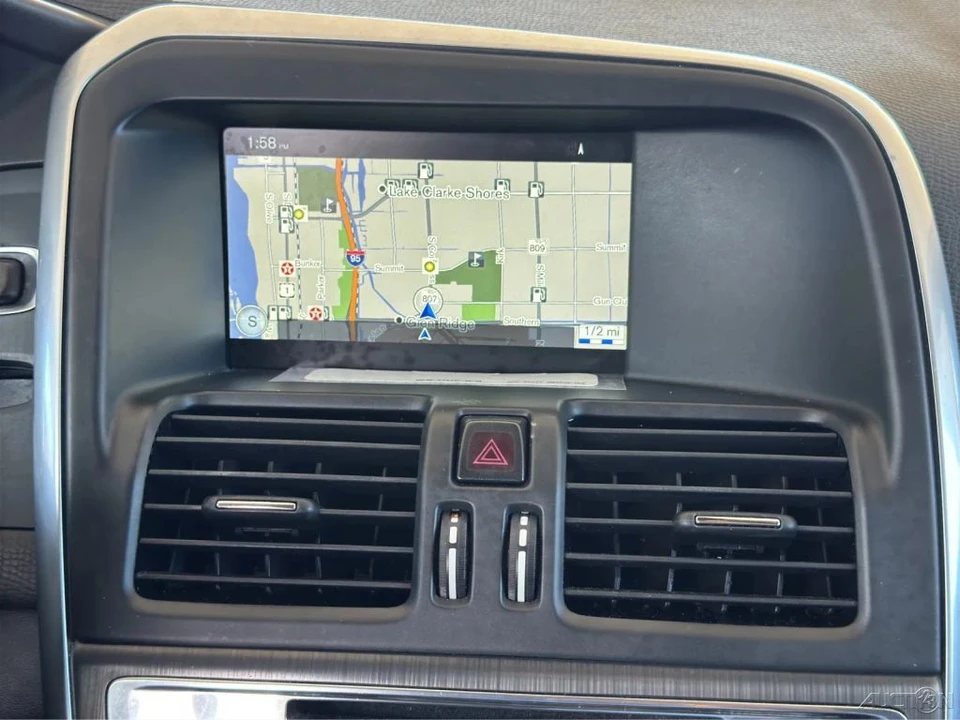 2016 Volvo XC60 1st Gen - Image 17 of 21