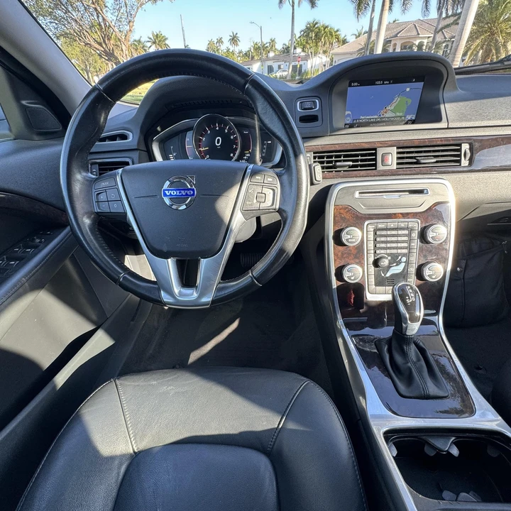 2016 Volvo - Image 25 of 31