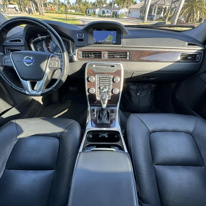 2016 Volvo - Image 24 of 31