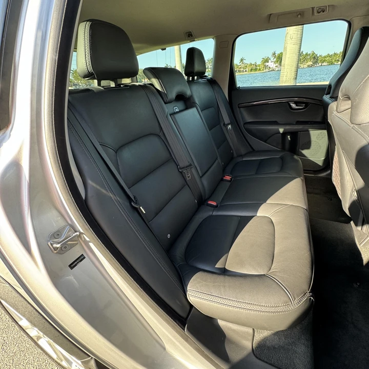 2016 Volvo XC70 3rd Gen - Image 19 of 31