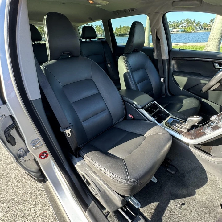2016 Volvo XC70 3rd Gen - Image 17 of 31