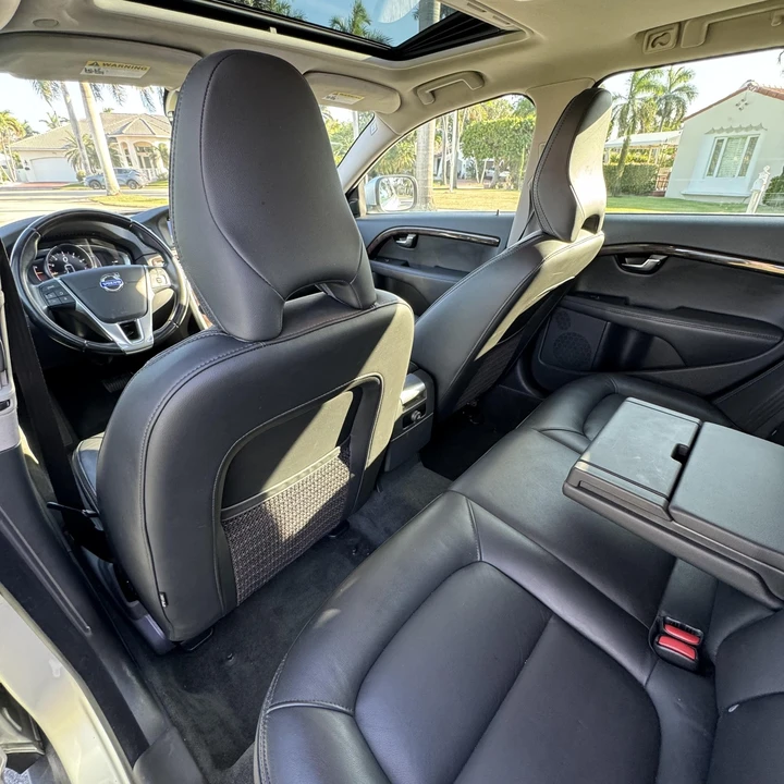 2016 Volvo XC70 3rd Gen - Image 21 of 31