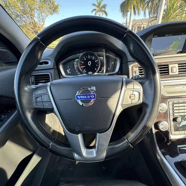 2016 Volvo XC70 3rd Gen - Image 26 of 31