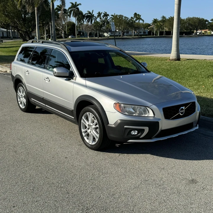 2016 Volvo XC70 3rd Gen - Image 2 of 31