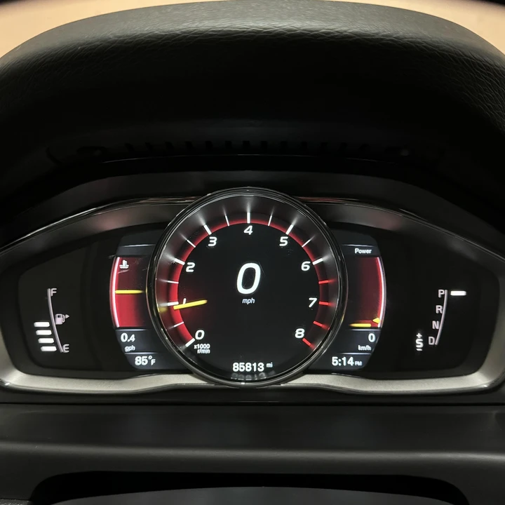 2016 Volvo XC70 3rd Gen - Image 28 of 31