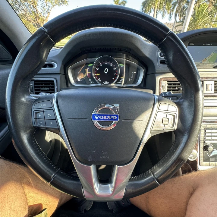 2016 Volvo XC70 3rd Gen - Image 27 of 31