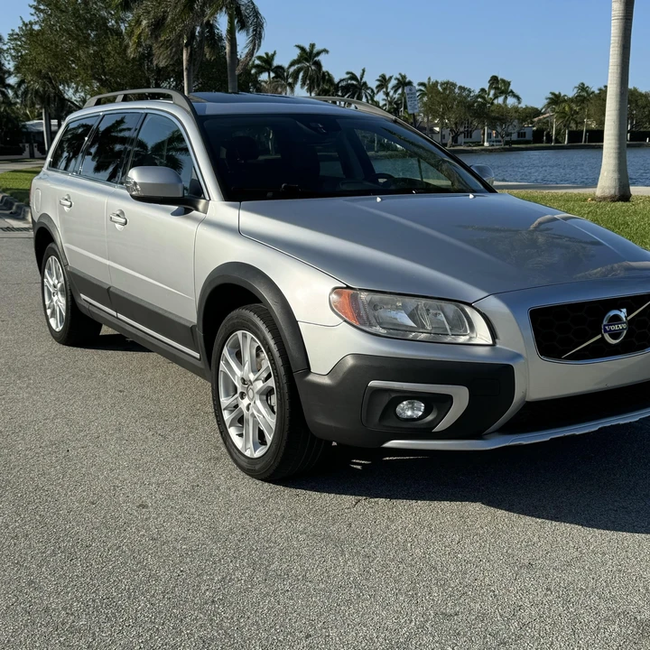 2016 Volvo XC70 3rd Gen - Image 3 of 31