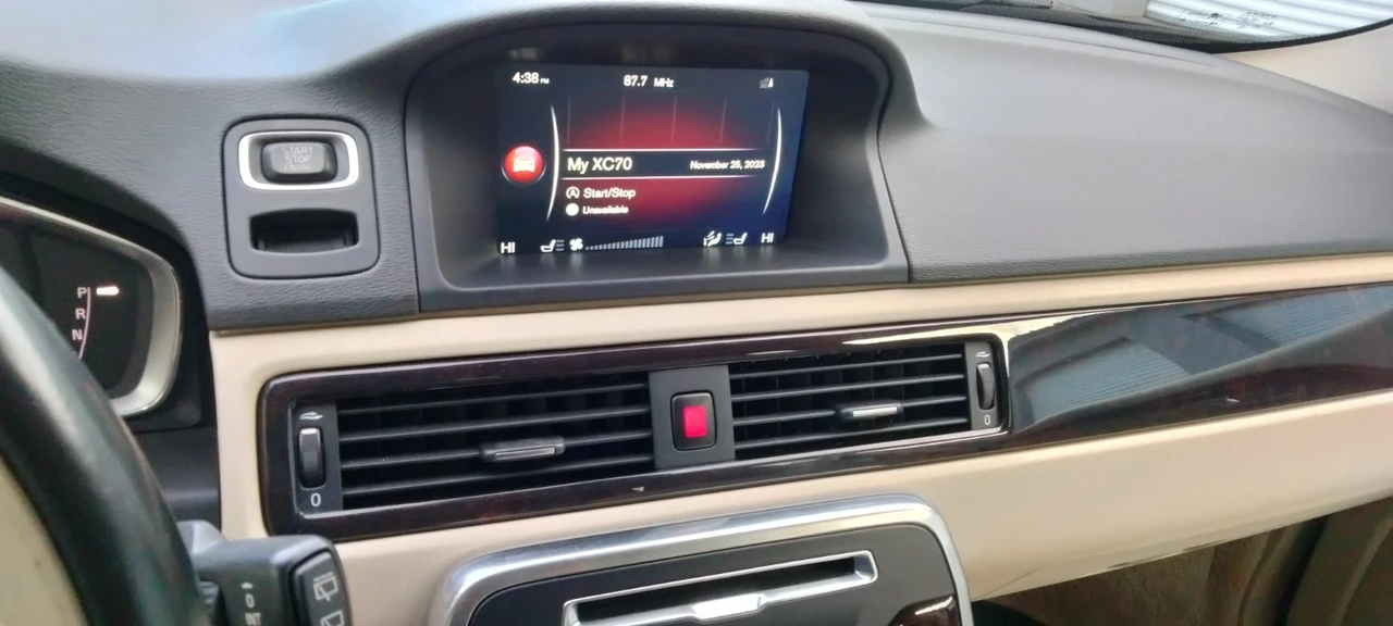 2016 Volvo XC70 3rd Gen - Image 11 of 13