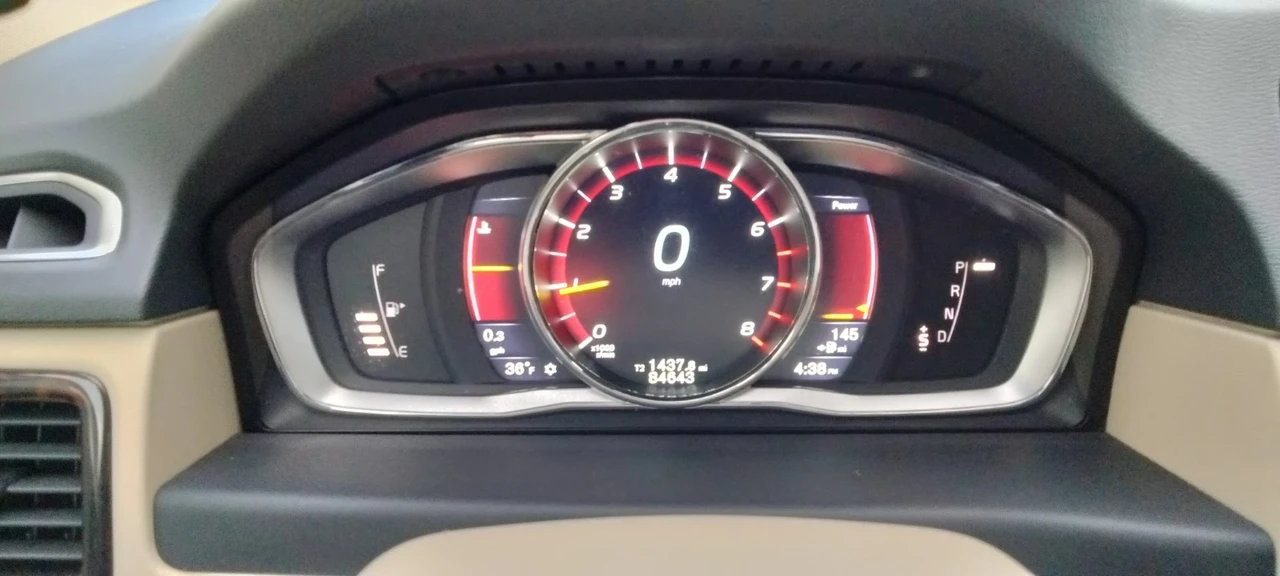 2016 Volvo XC70 3rd Gen - Image 8 of 13