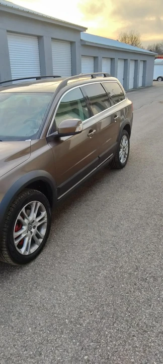 2016 Volvo XC70 3rd Gen - Image 3 of 13