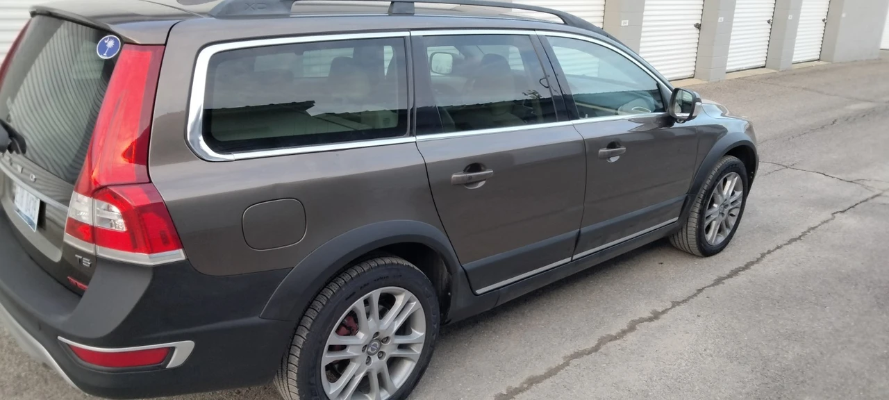 2016 Volvo XC70 3rd Gen - Image 2 of 13