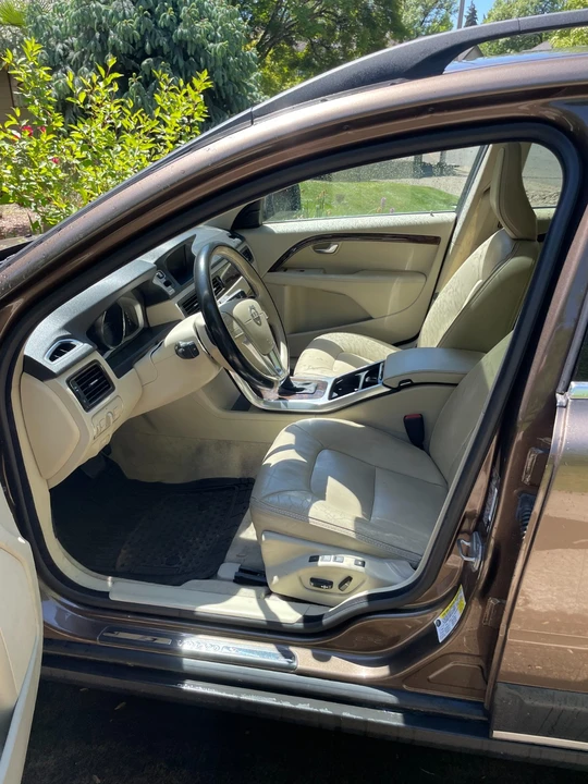 2016 Volvo XC70 3rd Gen - Image 13 of 22