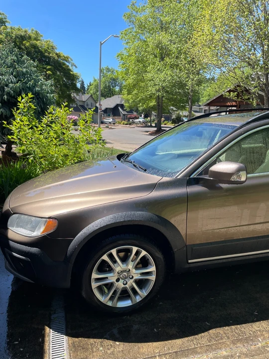 2016 Volvo XC70 3rd Gen - Image 2 of 22