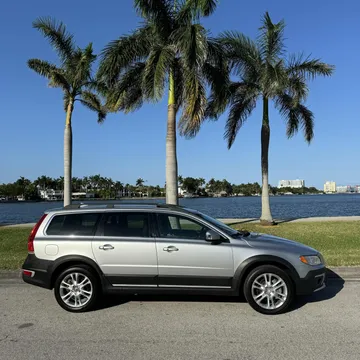 2016 Volvo XC70 T5 Proximity Package