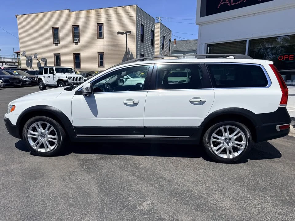 2016 Volvo XC70 3rd Gen - Image 9 of 18