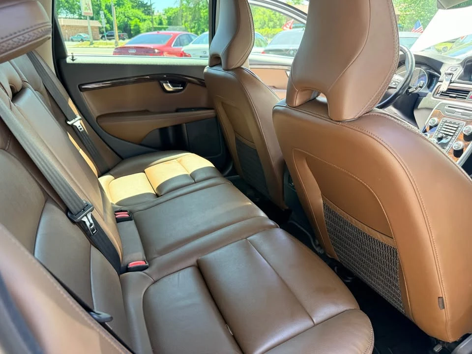 2016 Volvo XC70 3rd Gen - Image 17 of 18