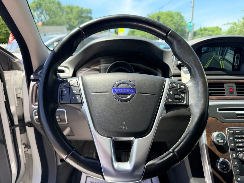 2016 Volvo XC70 3rd Gen - Image 11 of 18
