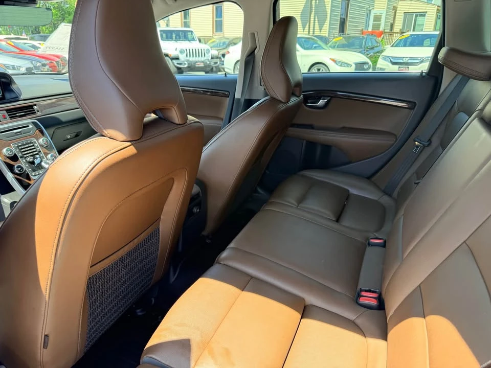 2016 Volvo XC70 3rd Gen - Image 15 of 18