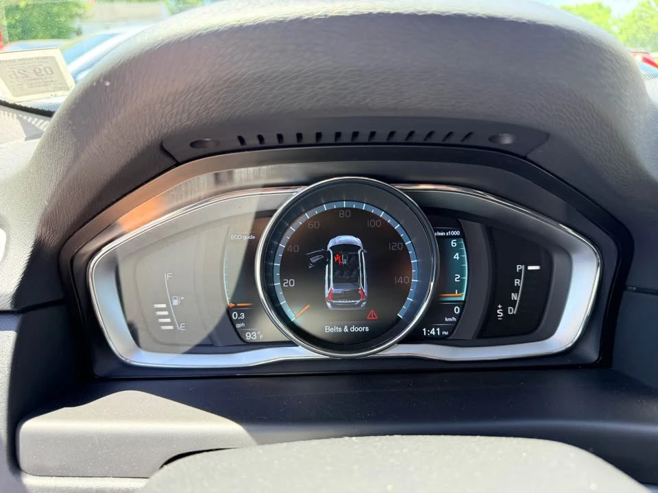 2016 Volvo XC70 3rd Gen - Image 12 of 18