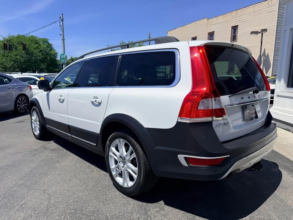 2016 Volvo XC70 3rd Gen - Image 8 of 18