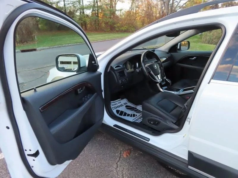 2016 Volvo XC70 3rd Gen - Image 5 of 12