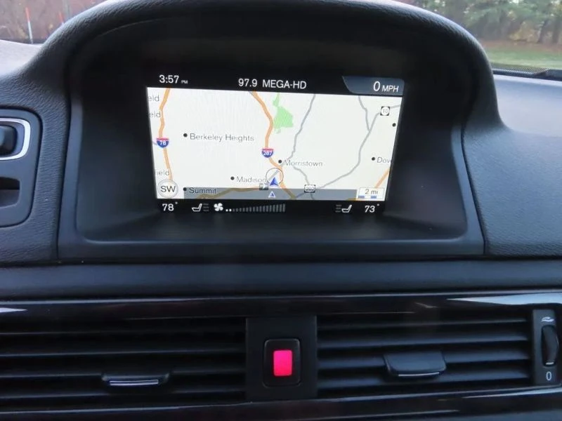 2016 Volvo XC70 3rd Gen - Image 7 of 12
