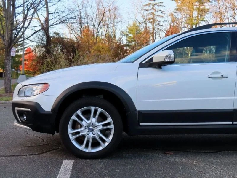 2016 Volvo XC70 3rd Gen - Image 11 of 12