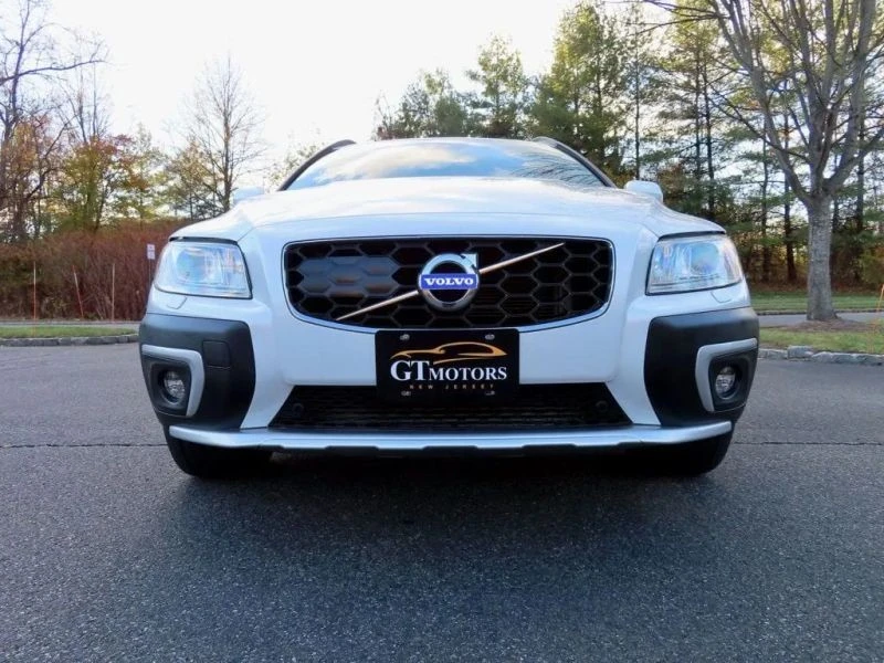 2016 Volvo XC70 3rd Gen - Image 2 of 12