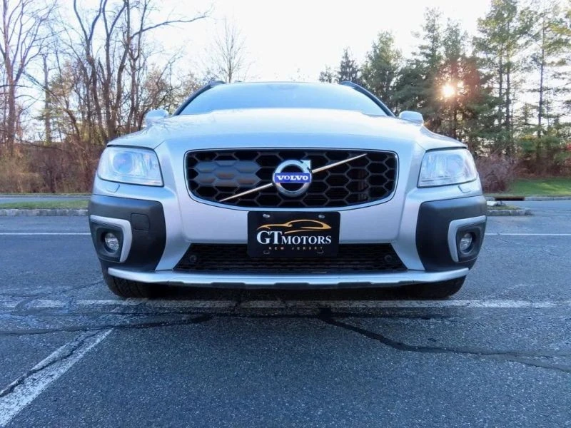 2016 Volvo XC70 3rd Gen - Image 2 of 12