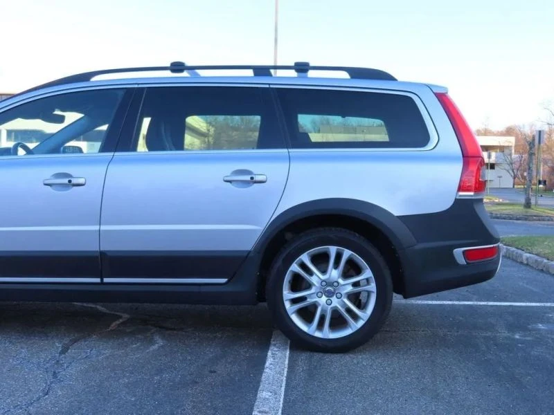 2016 Volvo XC70 3rd Gen - Image 10 of 12