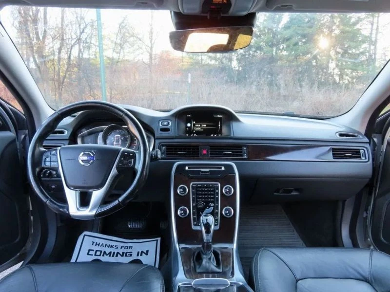 2016 Volvo XC70 3rd Gen - Image 5 of 12