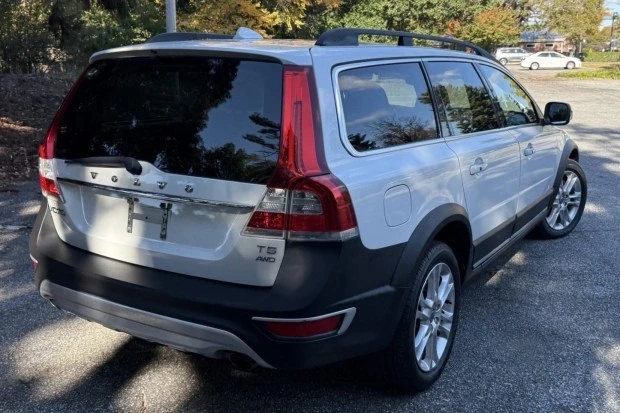 2016 Volvo XC70 3rd Gen - Image 2 of 7
