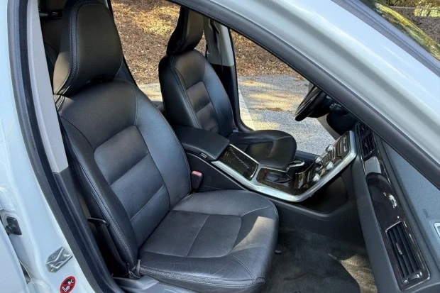 2016 Volvo XC70 3rd Gen - Image 4 of 7