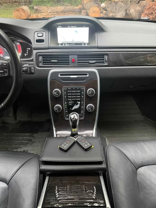 2016 Volvo XC70 3rd Gen - Image 16 of 20