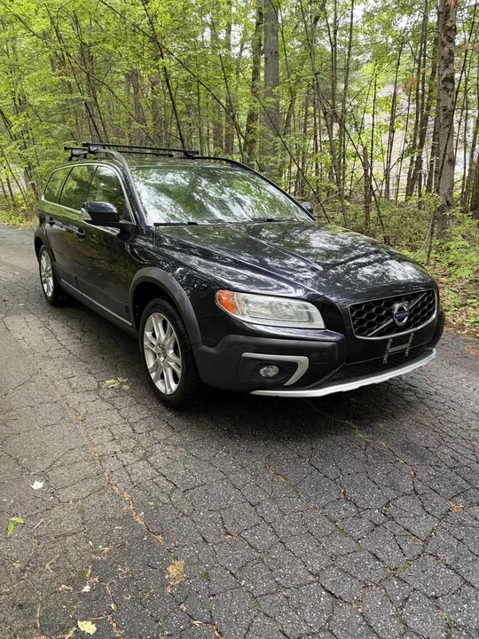 2016 Volvo XC70 3rd Gen - Image 2 of 20
