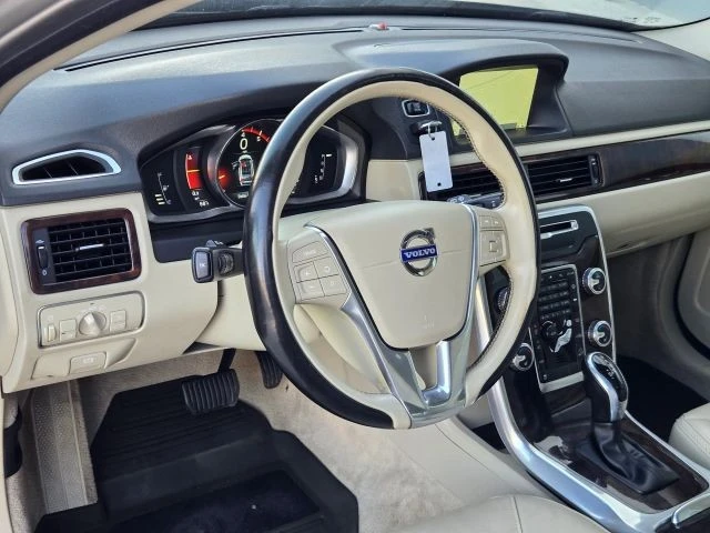 2016 Volvo XC70 3rd Gen - Image 11 of 21
