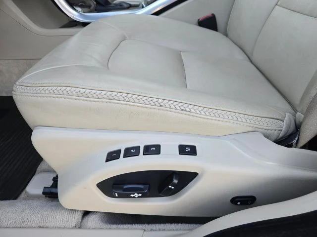 2016 Volvo XC70 3rd Gen - Image 14 of 21