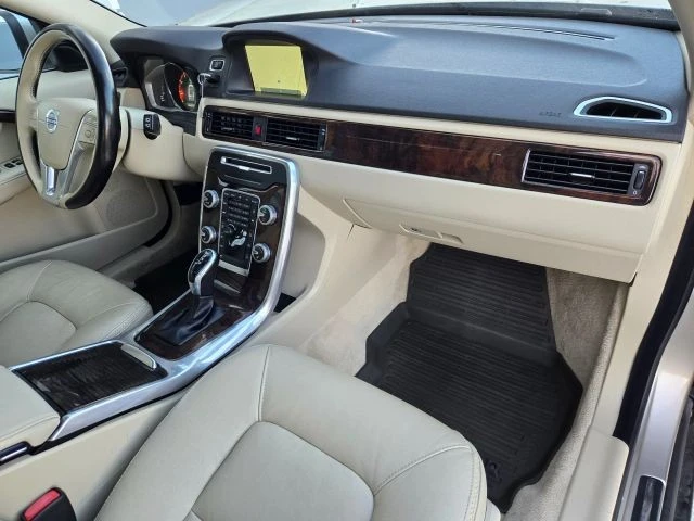 2016 Volvo XC70 3rd Gen - Image 2 of 21