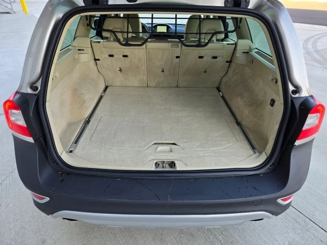 2016 Volvo XC70 3rd Gen - Image 16 of 21